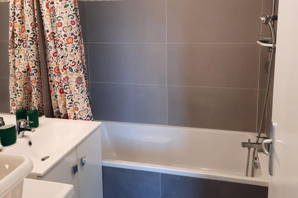 Magnifique Appartement Avec Terrasse Et Parking, 8 Personnes Nanterre Exterior foto